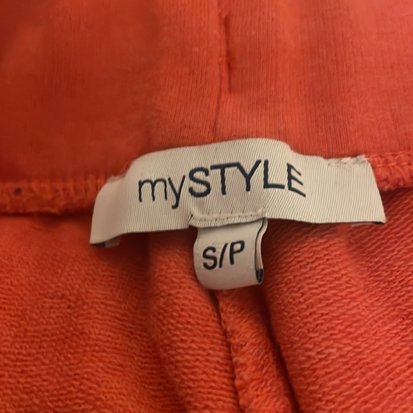 Orange sweatpant shorts - Picture 3 of 3